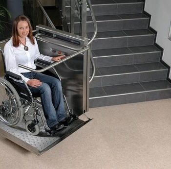 gerader Treppenlift für Rollstuhlfahrer